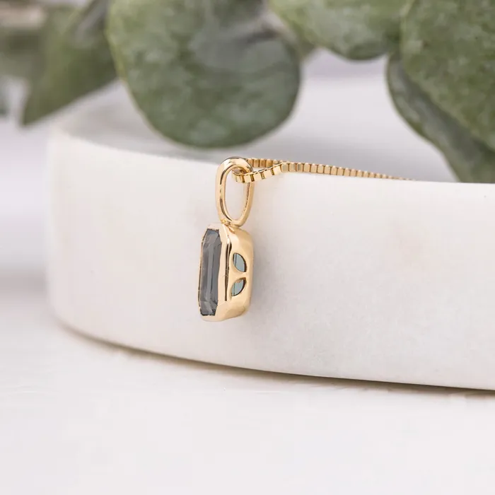 Envero Jewelry Necklaces Patia Charm Necklace Emerald Setting Envero Jewelry Necklaces Patia Charm Necklace Emerald Setting