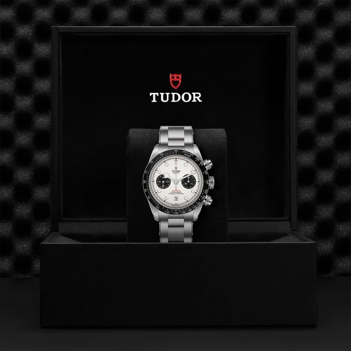 TUDOR Rings Black Bay Chrono